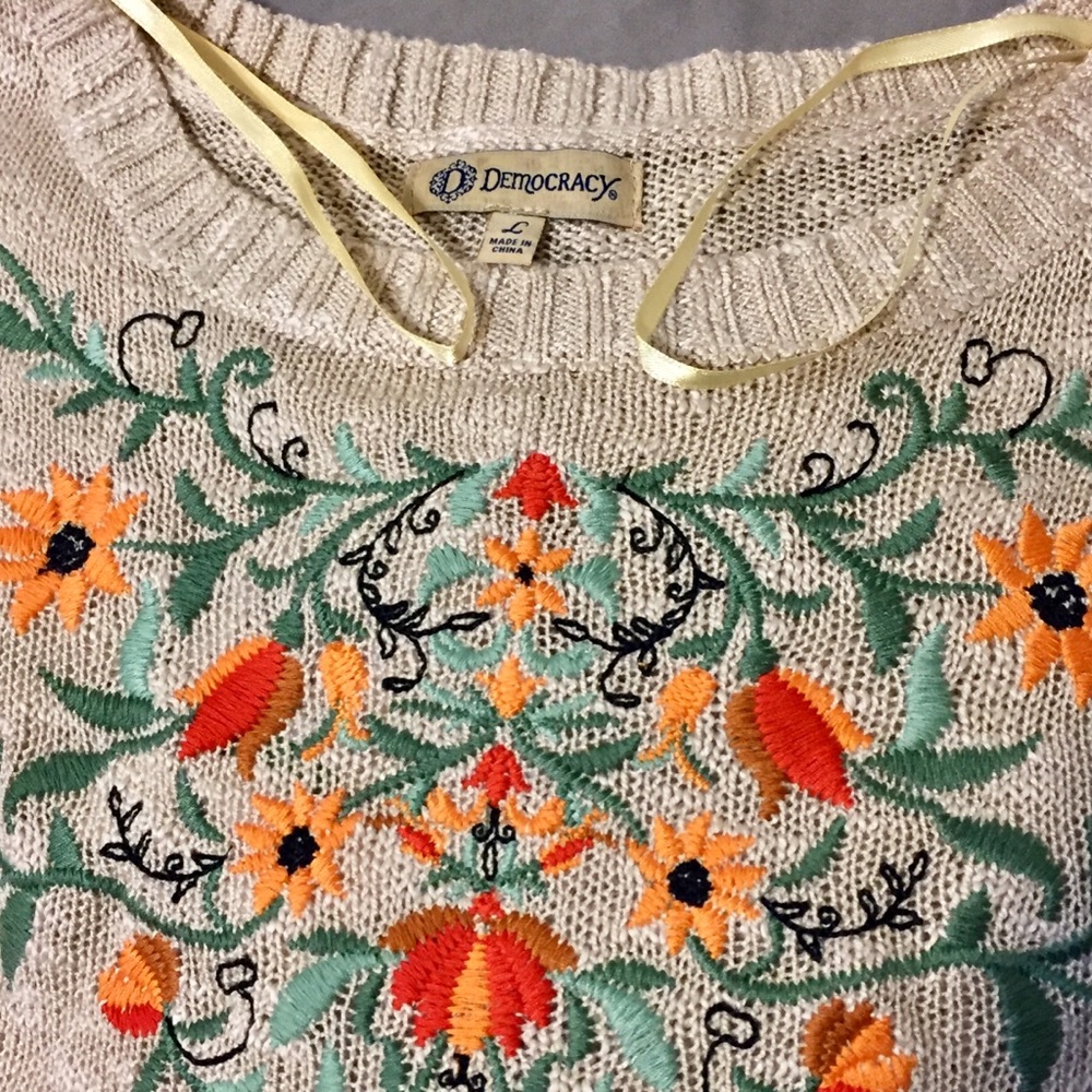 NWT Democracy Embroidered Top - Picture 6 of 7